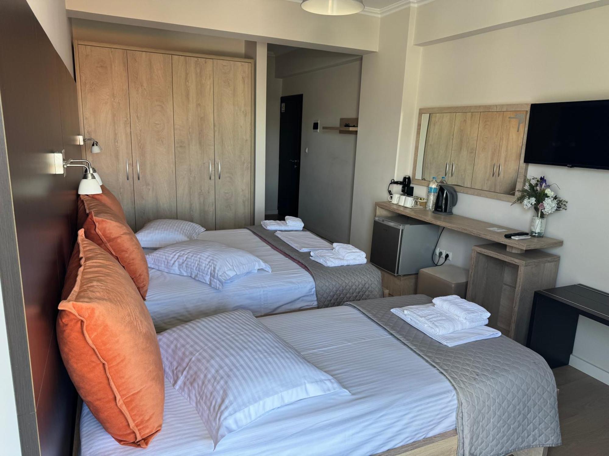 George Hotel Rooms&Suites Himare Exterior foto